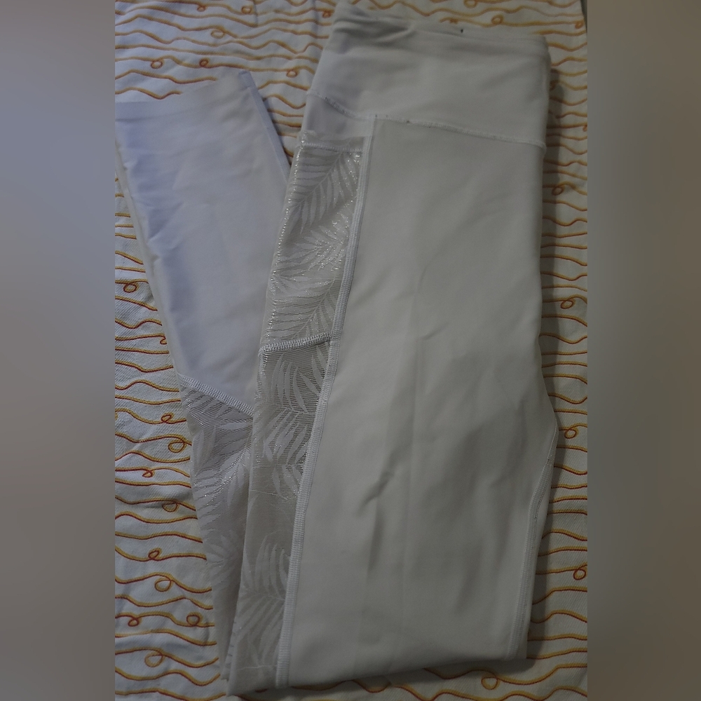 VICTORIAS SECRET "Total Knock Out Tight" white Leggings